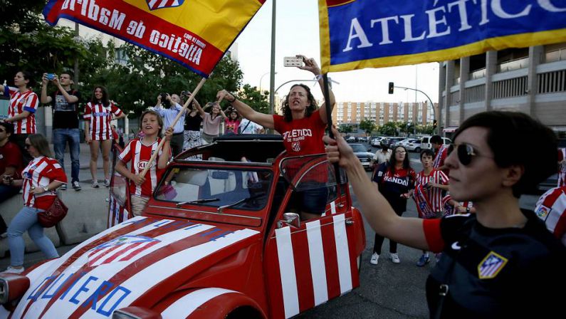 Aficionado del Atlético de Madrid llega a trabajar sin resaca