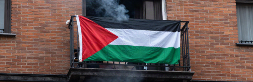 Netanyahu bombardea un portal de Moratalaz tras divisar una bandera palestina: «Eso es terrorismo»
